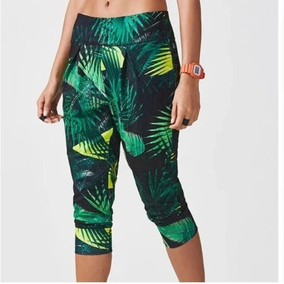 Fabletics Women's Yogi Capri Leggings Size XS tropical palm print - Picture 7 of 7